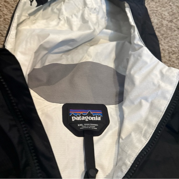 Patagonia Men's Rain Jacket Torrentshell Hooded Black Size XXL H2NO Hiking - Picture 3 of 4